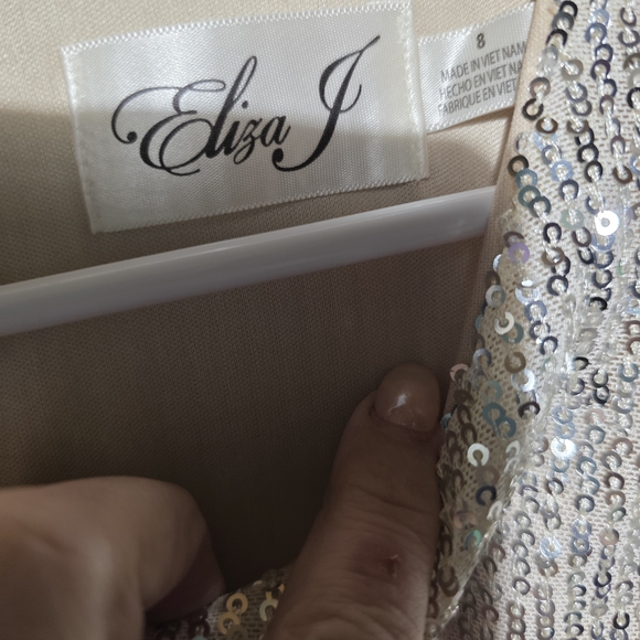 Eliza J Silver Sequin Long Sleeve Dress EUC PTP 19 Length 32 - Picture 4 of 4